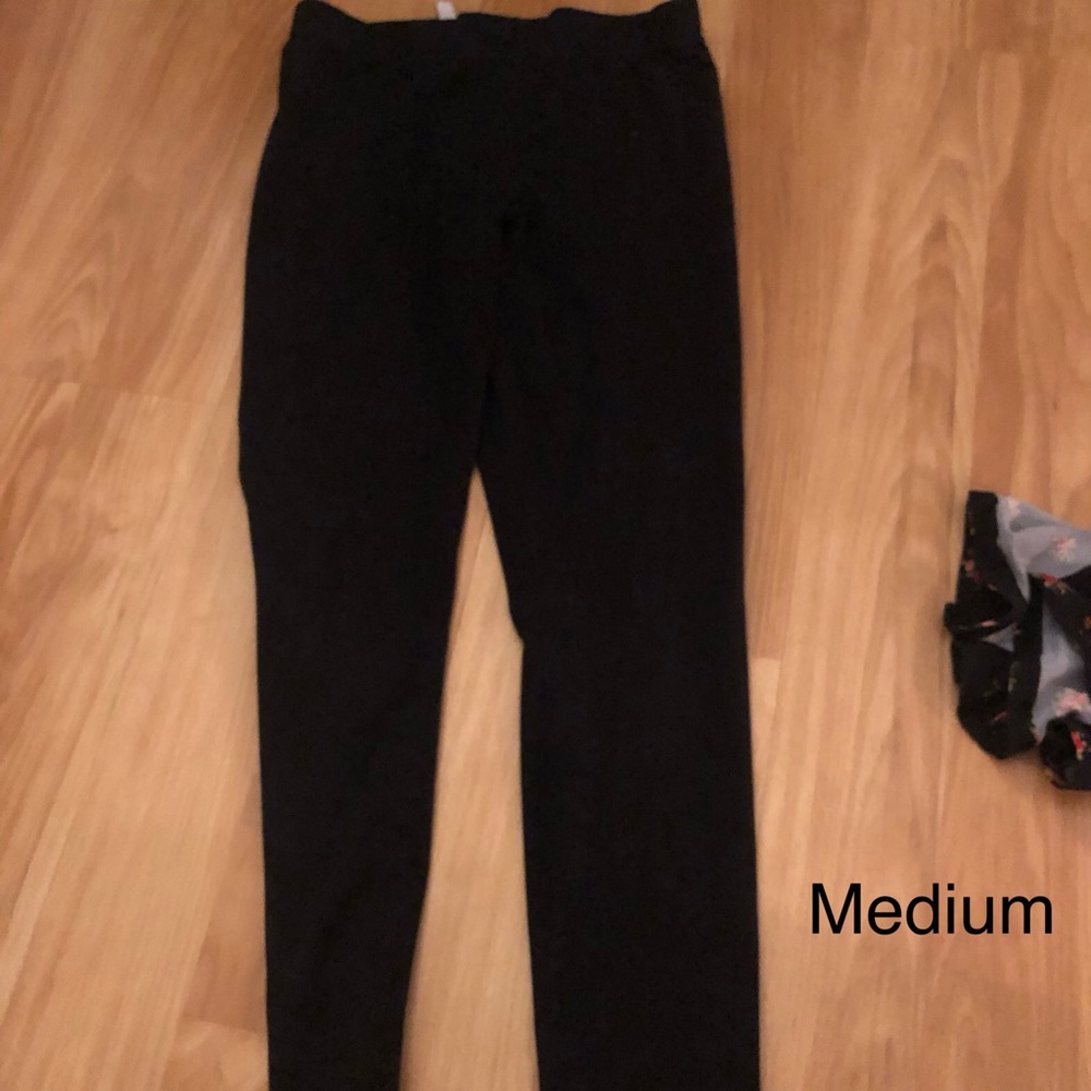 black medium leggings